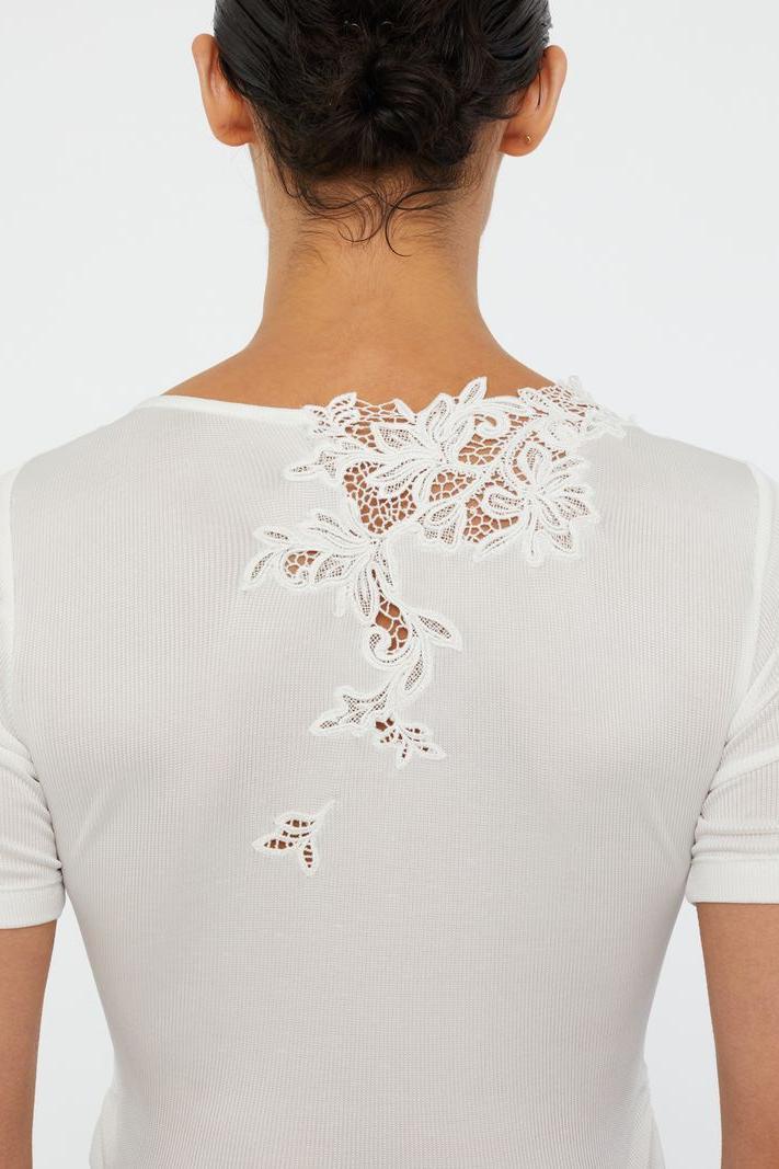 Hibiscus Embroidered Rib Tee