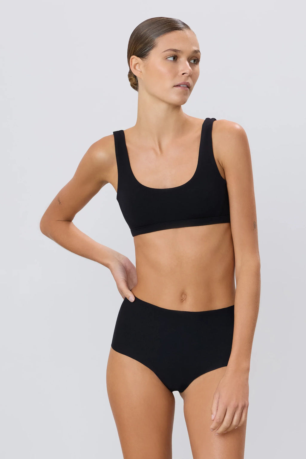 Scoop Neck Bra (Black)